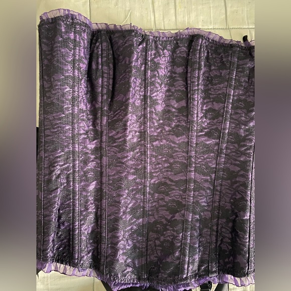 Frederick’s of Hollywood. Purple and black lace Corset. Size 34 - Picture 4 of 8